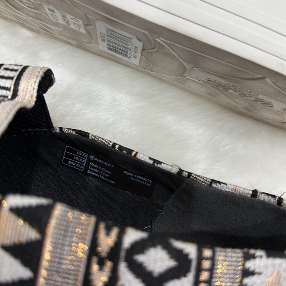 Ariat Unbridled  slip on Aztec print white, black, rose, peach size 11  B medium - Picture 13 of 14